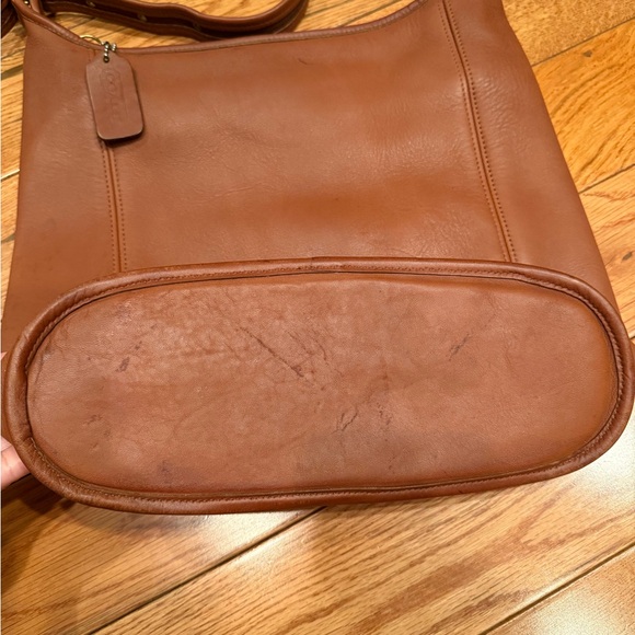 Vintage Coach 9060 Slim Duffle Sac in British Tan - Picture 3 of 8